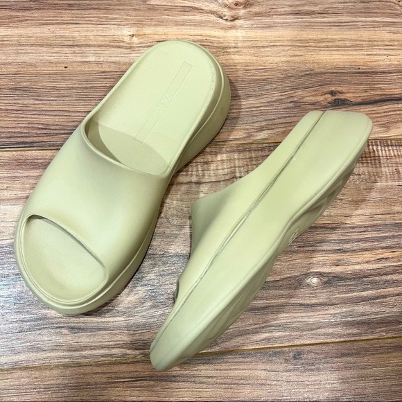 Zara Shoes - Zara EVA slides size 6
